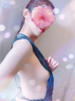 ぷるぷるおっぱい見てくれる？秘密だよ？